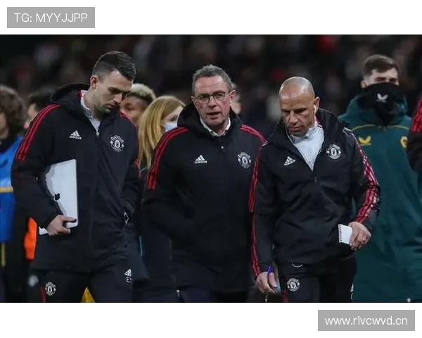 曼联重建逻辑短期成绩与长期体系冲突显现，阶段性变化对赛季表现造成挑战