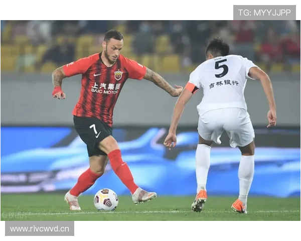 阿瑙托维奇前锋风格解析:支点作用与状态回暖表现 阿瑙托维奇前锋风格解析:支点作用与状态回暖表现