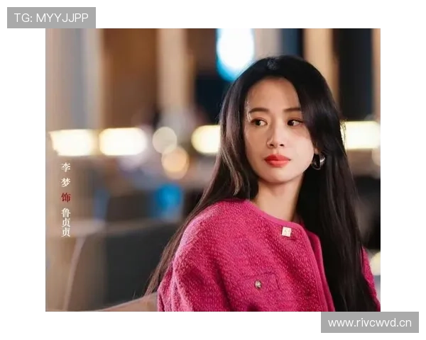 李梦随手背个包比我家装修还夸张，看到她就想去搬砖