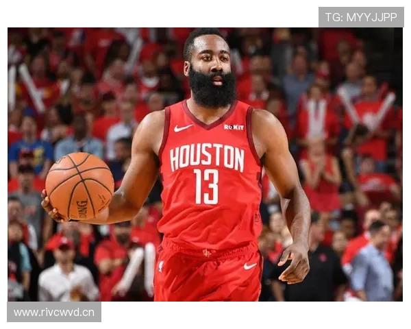 特雷·杨无球跑动减少，持球单打占比提升改变进攻结构